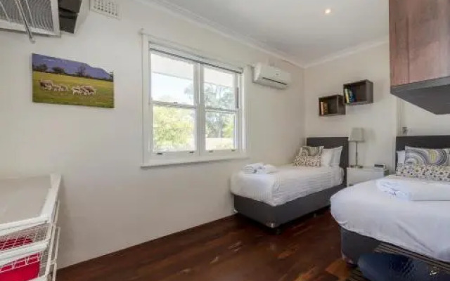 UrbanStyle Claremont Apartment