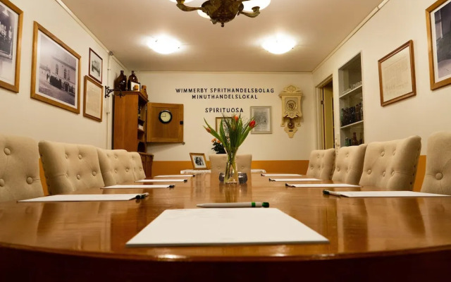 Björkbackens Karaktärshotellet - Stugby