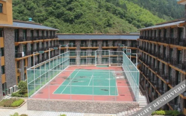 Wolong International Hotel