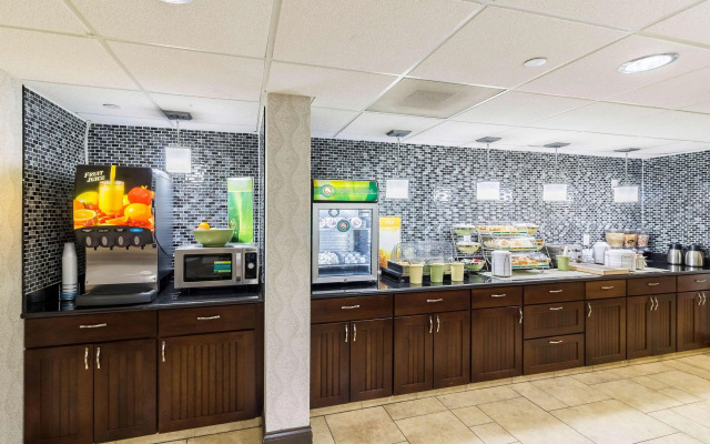 Quality Inn & Suites Arden Hills - Saint Paul North