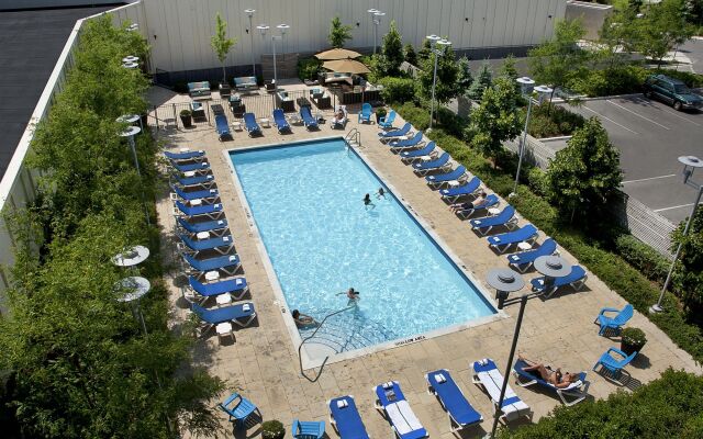 Toronto Don Valley Hotel and Suites