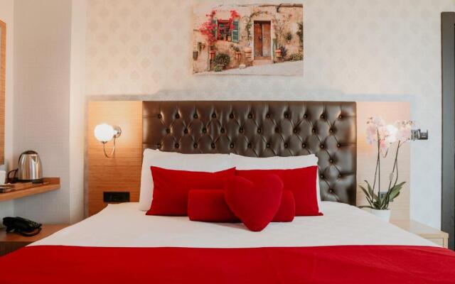 Grand Lark Otel
