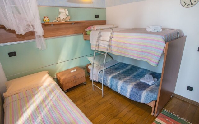 Quaint Holiday Home With Swimming Pool in Kaštelir
