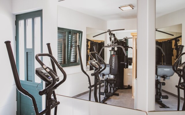 Luxury Modern House, Just 1 min Walk to the Beach