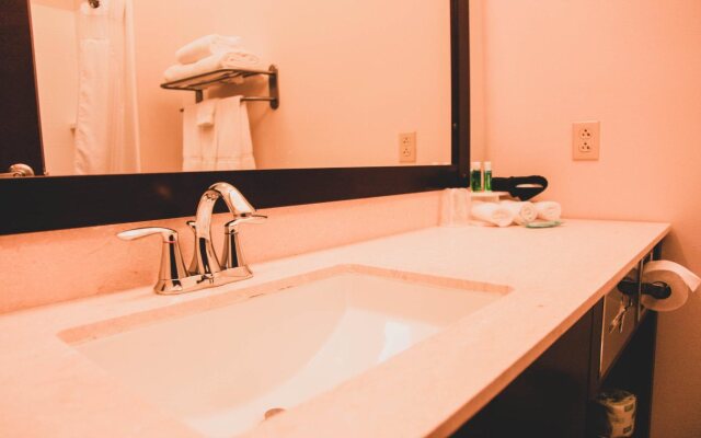 Holiday Inn Express & Suites Cumberland - La Vale by IHG