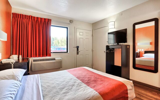 Super 8 by Wyndham Walnut Creek