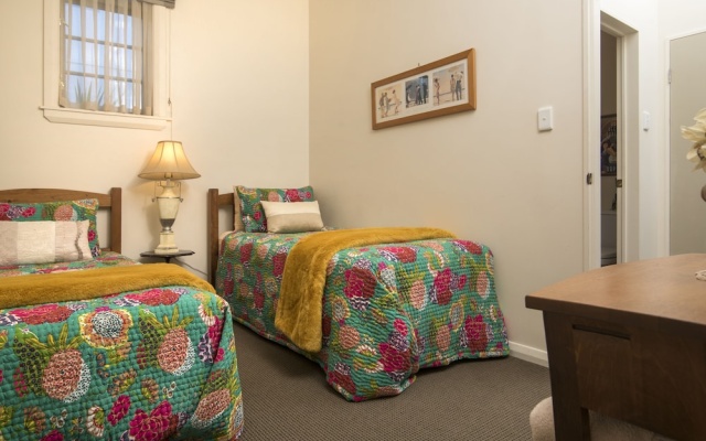 Art Deco Apartment – Guest Rooms – Picton