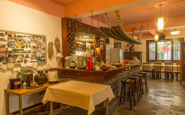 Snow Lion Riverside Resort