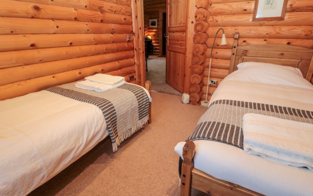 Little Bears Hideaway @ 23 Lakeside