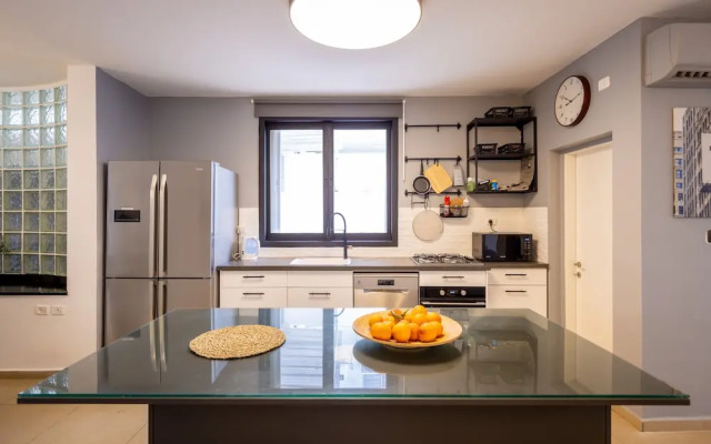 Poleg Serenity Villa by Sea N' Rent