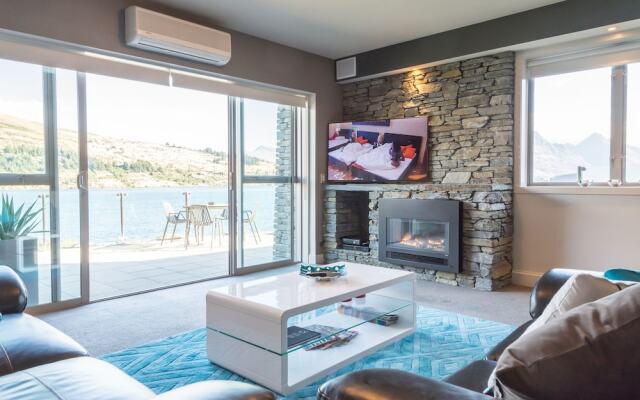 Luxury Lakefront Villa Queenstown