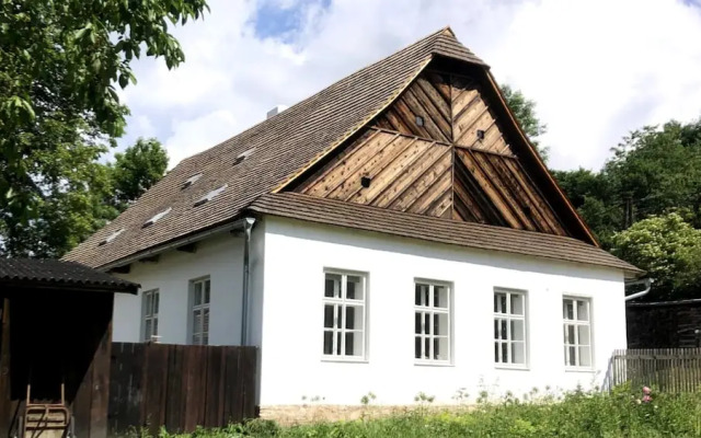 Villa in Javorek Near Zlamanec Park