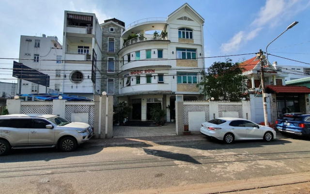 Ngoc Son Hotel