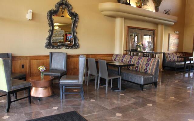 Oxford Suites Redding