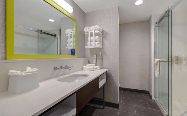 Hampton Inn & Suites Marina