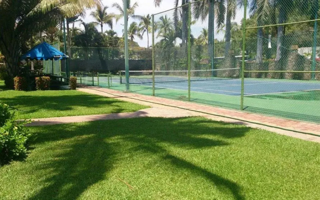 Los Tules Resort