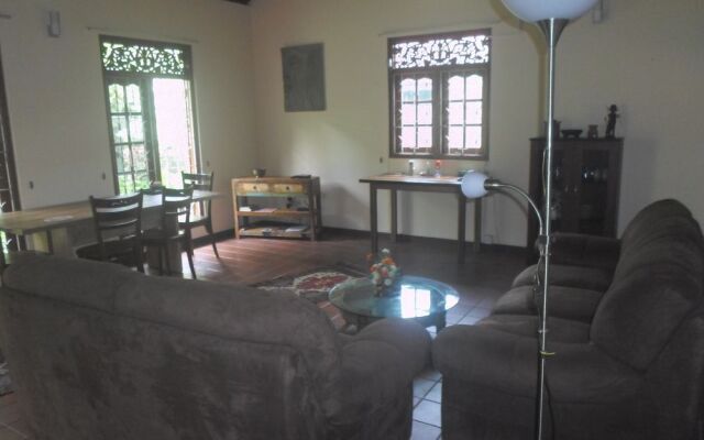 Manel Guesthouse