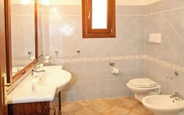Residence with swimming pool near Budoni