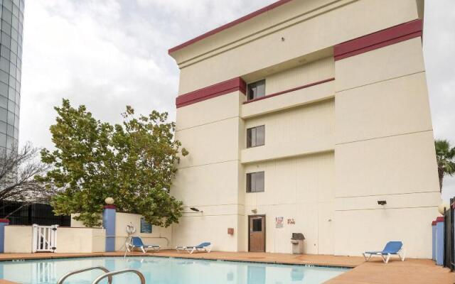 OYO Townhouse Houston Airport North