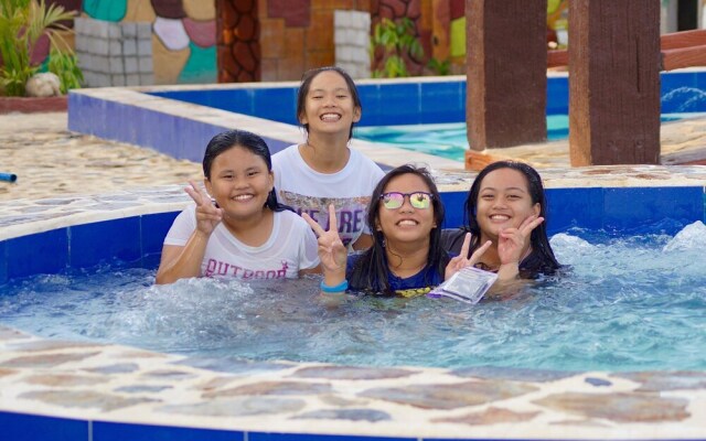 Hana-Natsu Resorts Pool