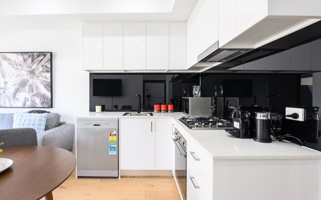CARLISLE Bright Townhouse in Great Location