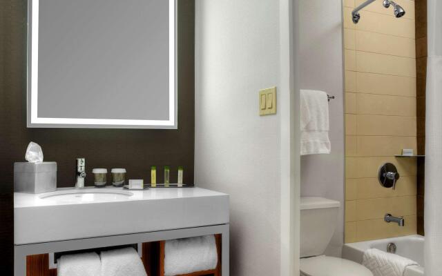 Отель DoubleTree by Hilton Metropolitan - New York City