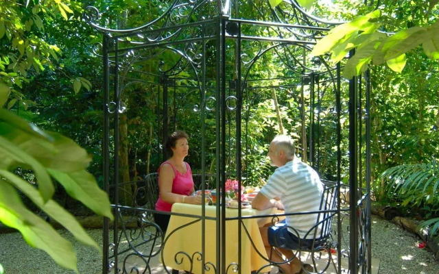 Hibiscus Lodge Bed & Breakfast