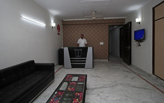 OYO Flagship 9075 Petals Inn