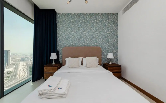 Stylish 2BR with Marina Views