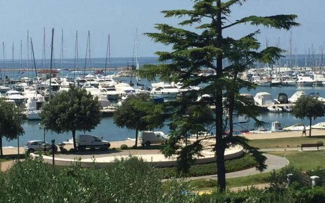 Seafront Apartment Jadri