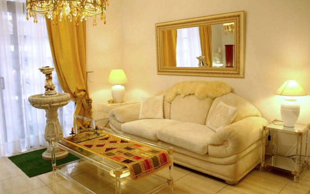 Flatguest Flat with Art