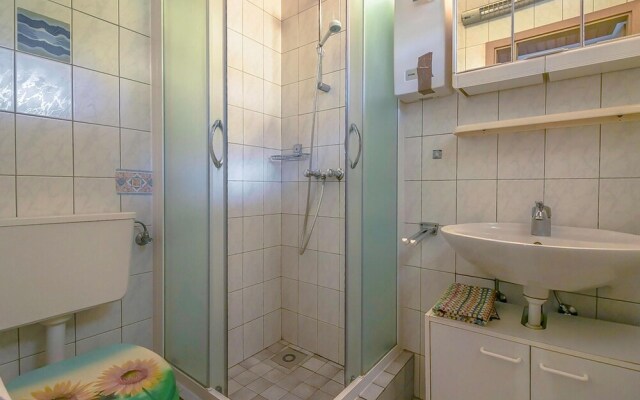 Amazing Apartment in Porec With Wifi and 2 Bedrooms