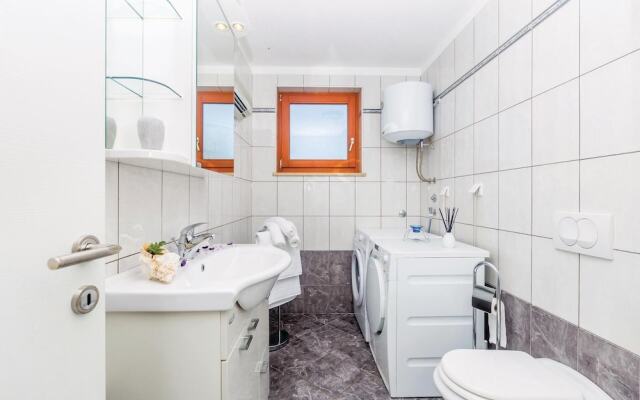 Amazing Home in Krk With Wifi and 2 Bedrooms