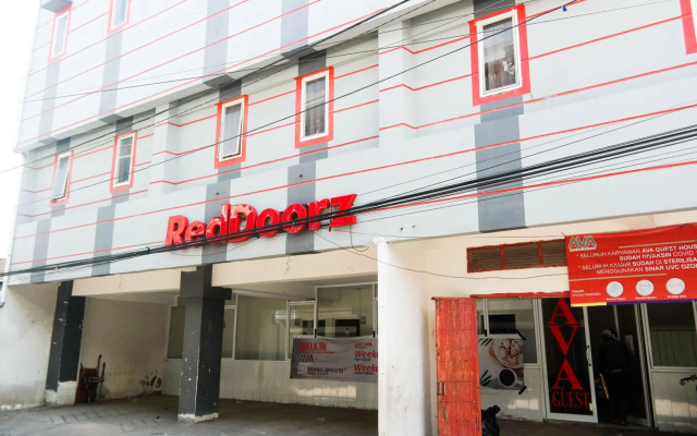 RedDoorz At Losari Area 3