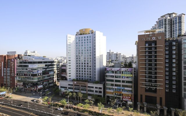 Themepark Tourist Hotel