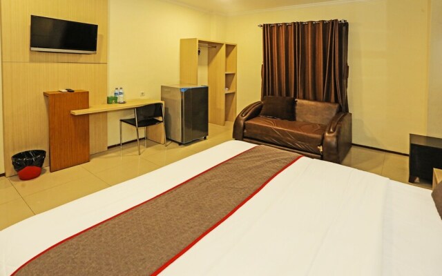 Super OYO Townhouse OAK Hotel Fiducia Serpong