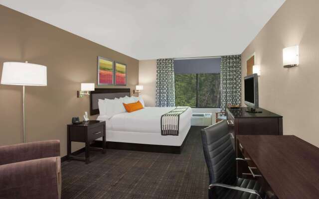 Wingate by Wyndham - Columbia