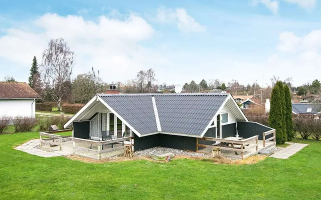 6 Person Holiday Home in Hejls