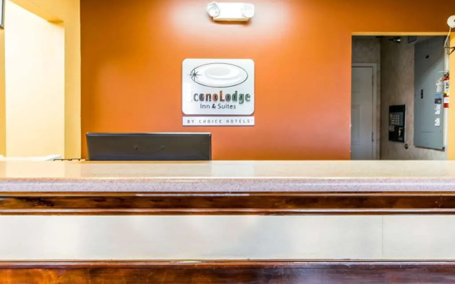 Econo Lodge Inn & Suites I-65
