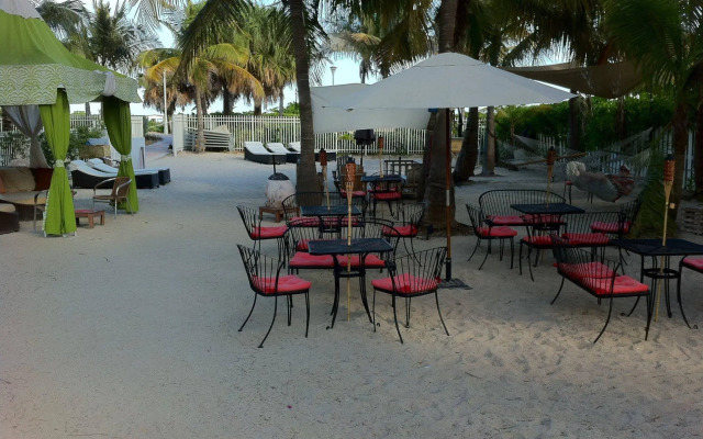 Marseilles Beachfront Hotel