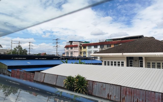 Napa Hostel Samrong Station