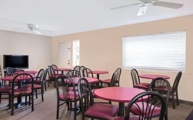 Travelodge Lafayette