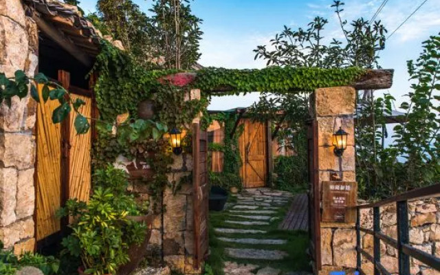 Seamount Life Stone Resort Villa