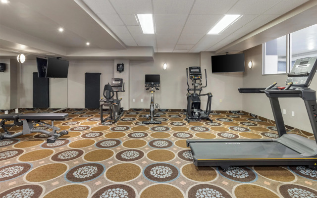Best Western Plus Chocolate Lake Hotel