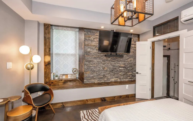 Luxury Mt. Adams Retreat Apt 1