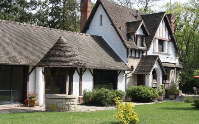 Les Enclos Bed and Breakfast