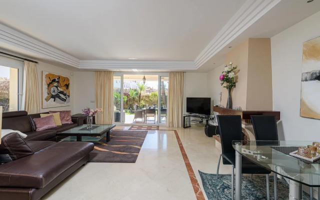 Villa Riviera in Urbanizaci n Riviera Sol