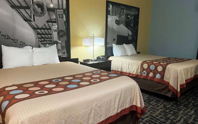 Super 8 by Wyndham Pasadena