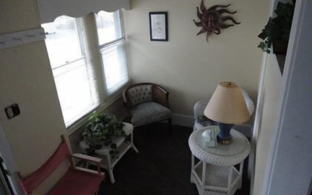 The Sandpiper Beachfront Motel