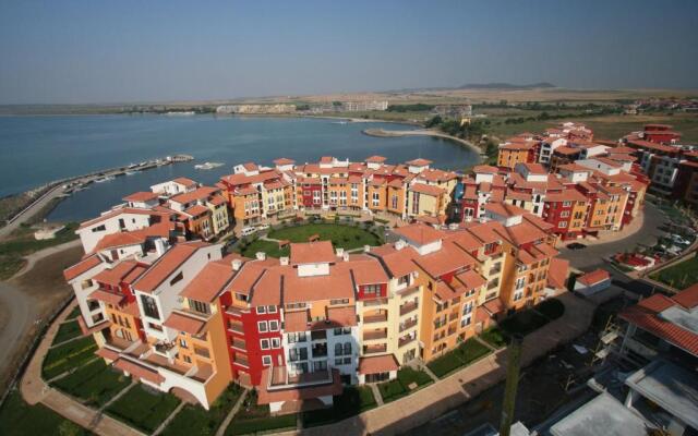 Quiet, relax and sand beach place with 4star service